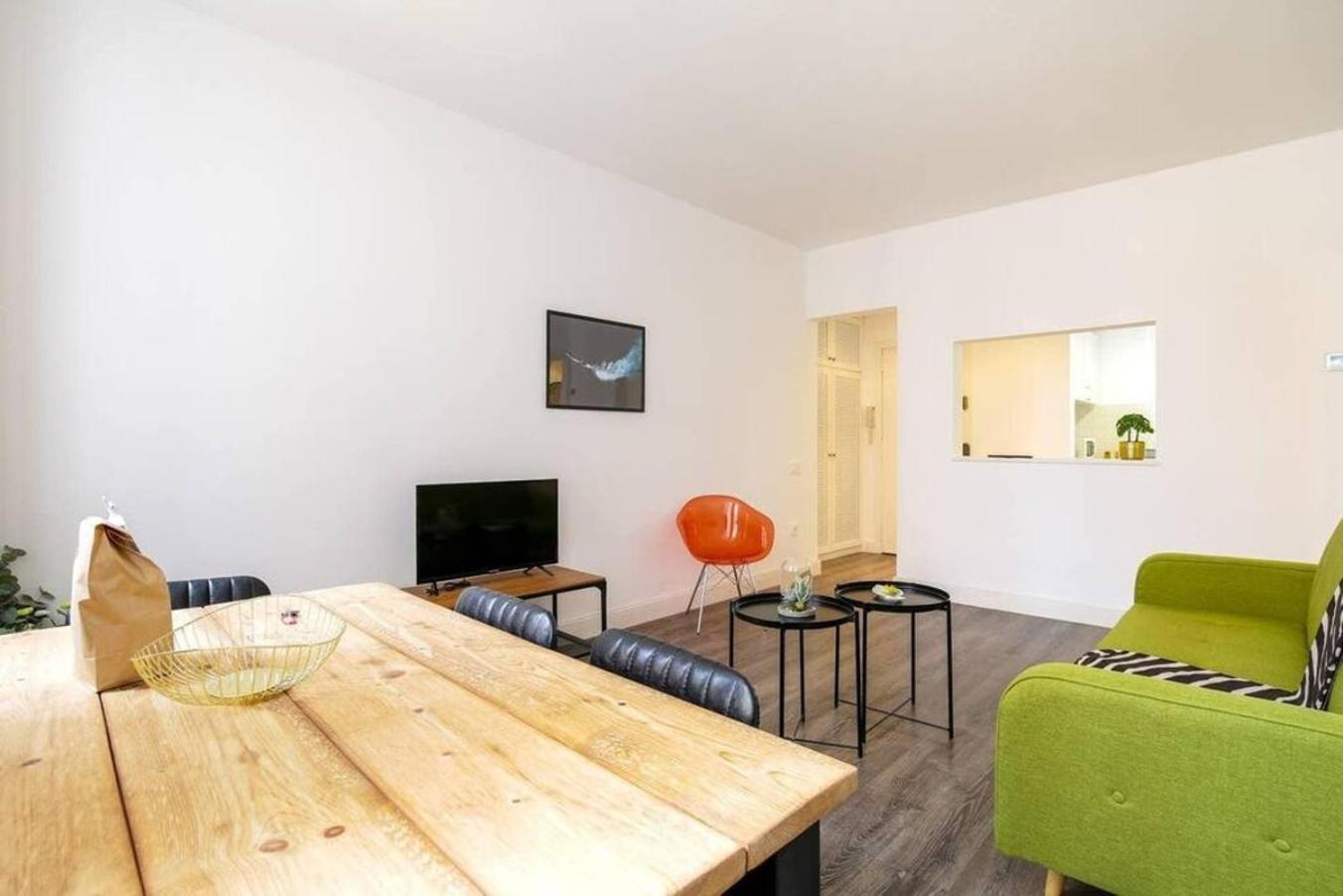 Colorful With Cozy Terrace In Gracia Apartment Barcelona Exterior foto
